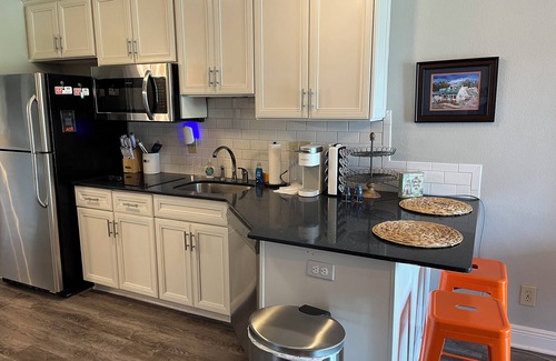 Auburn Condo | Upscale Condo 2 Blocks Walk to Jordan Hare - sleeps 6