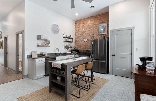 Millersburg Apartment | Upscale Downtown Getaway Walk to Shops & Dining