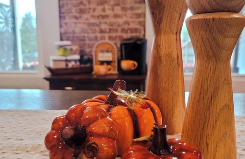 Millersburg Apartment | Upscale Downtown Getaway Walk to Shops & Dining