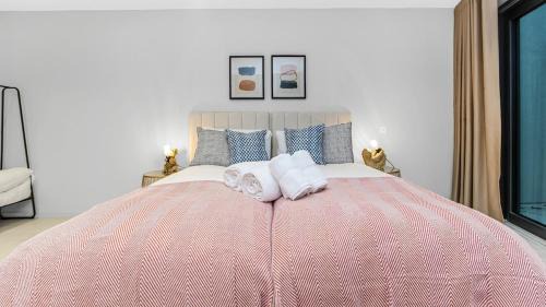 Kensal Green Apartment | Upscale Modern Luxe Stunning 5BR Home in London!