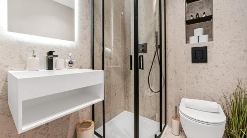 Kensal Green Apartment | Upscale Modern Luxe Stunning 5BR Home in London!