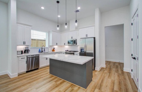 Riverside Terrace House | Upscale Paradise 6 min from Medical Center!