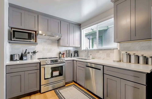Southern Hills House | Upscale stylish entire 4B2B house with amazing views