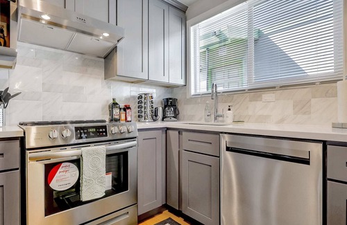 Southern Hills House | Upscale stylish entire 4B2B house with amazing views