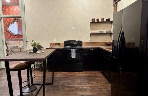 Okemah Apartment | Upscale Western Inn With Historical Distinction and Modern Comfort