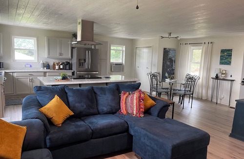 New Iberia Apartment | Upstairs 2 bedroom private apartment in New Iberia Great location!