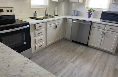 New Iberia Apartment | Upstairs 2 bedroom private apartment in New Iberia Great location!