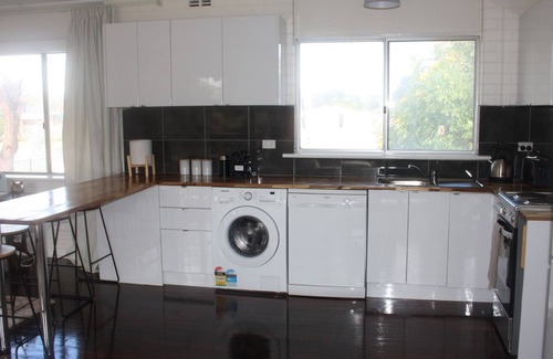 Spalding Apartment | Upstairs at Green:Executive Apartment