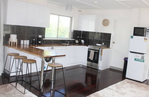 Spalding Apartment | Upstairs at Green:Executive Apartment