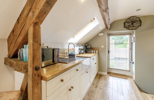 Snainton Cottage | UPSTAIRS DOWNSTAIRS COTTAGE, pet friendly, with a garden in Snainton