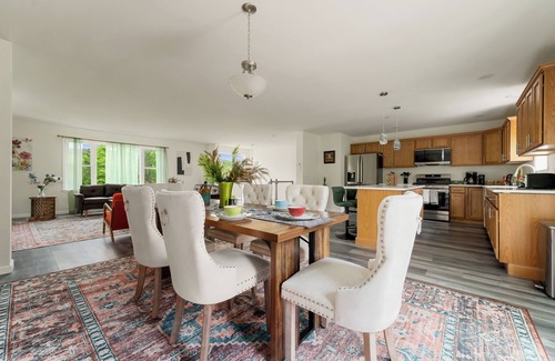 Sparrow Bush House | Upstate NY Escape ~ Game Ready ~ Charming 3-bedroom house