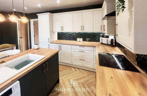 Hyde House | Upto 20%OFF | Modern 2BR Sleeps4 | Contractors