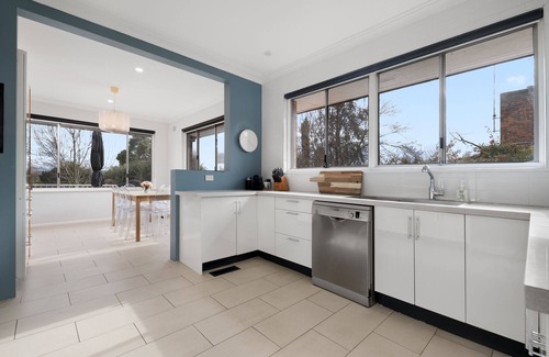 Bathurst House | Uralla | Lovely house with pool