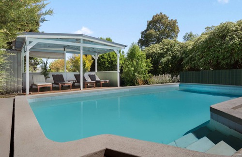 Bathurst House | Uralla | Lovely house with pool