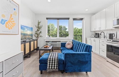 Kingfield Apartment | Urban 1BD Escape mins to DT w Gym, Wifi & Balcony