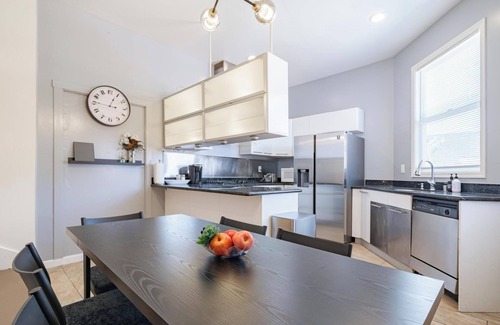 Davis Tract House | Urban 3BR 7-mins to Oakland Airport