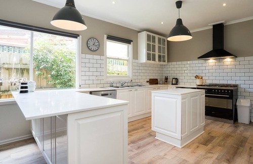Rosebud House | Urban Beach Retreats Group Accommodation