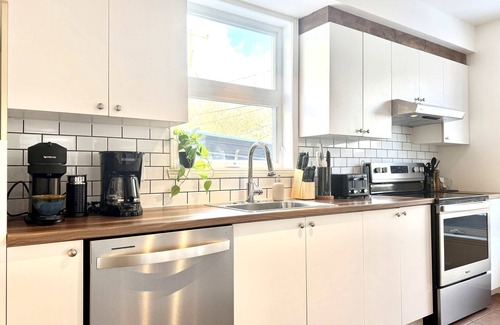 Maizerets Apartment | Urban Boho Escape | 4 Bedrooms King | EV Charger