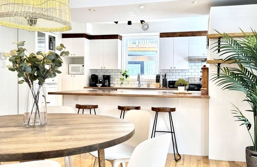 Maizerets Apartment | Urban Boho Escape | 4 Bedrooms King | EV Charger