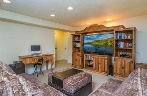 Sugar House House | Urban Central in Salt Lake with Indoor Hot Tub