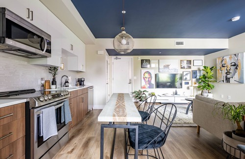 Evergreen Park Apartment | Urban Chic Apartment Near California Avenue, Stanford, Old Downtown