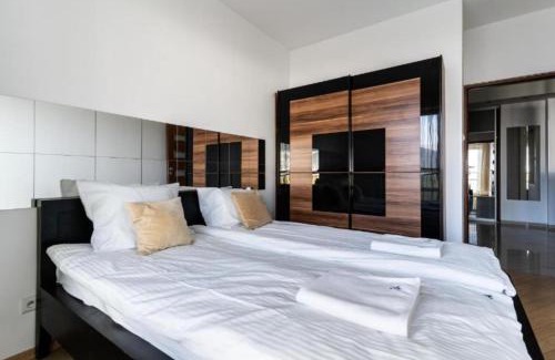 Mirow Apartment | Urban Chic - One Bedroom Apartment - Luxury Warsaw Stays- Platinum Towers&606