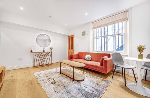 Redcliffe Apartment | Urban Chic Retreat in Chelsea, Two-Bedroom Flat
