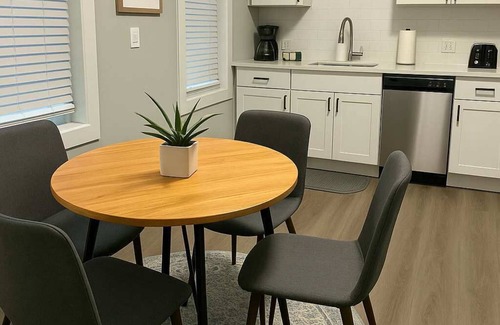 West Town Apartment | Urban Comfort 2BR in West Town