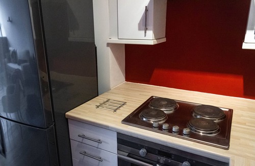 St. Thomas Apartment | Urban Comfort: Stylish 2-Bed Apartment