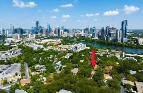 Travis Heights House | Urban Cowboy Villas - Heart of 704