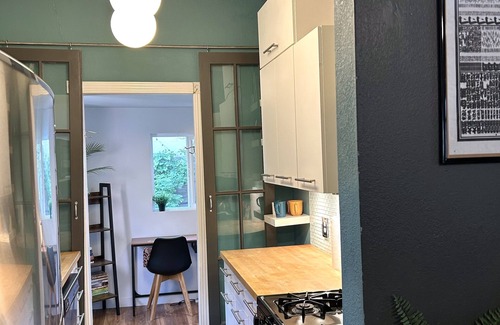 People's Freeway House | Urban Downtown Bungalow