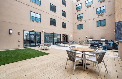 Hackensack River Waterfront Apartment | Urban Elegance: 20 Minutes to NYC (Gym, Laundry)