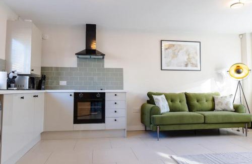 Cathays Apartment | Urban Elegance Cardiff Central Gem With Free Parking