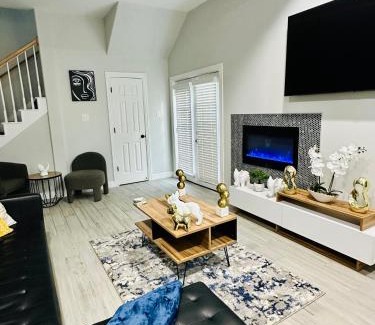 Southeast Houston Villa | Urban Escape near Downtown, NRG, Med center & Galleria!