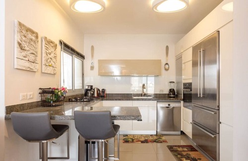 Tel Aviv Apartment | Urban Gem with Outdoor Lounge