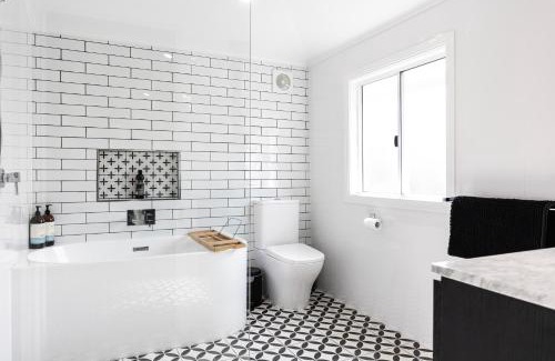 West Ipswich House | Urban Getaway Central Cottage