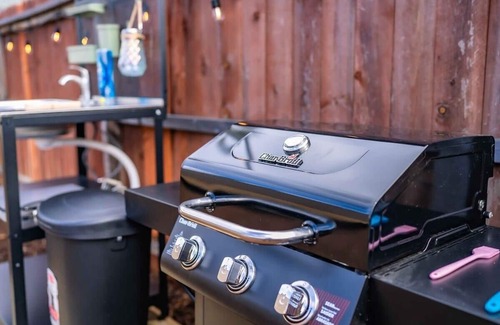 Bonita Cabin | Urban Glamping Oasis: Comfort & Adventure Combined