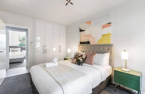 Glen Iris Apartment | Urban Green - Stylish Courtyard Haven off Malvern Rd