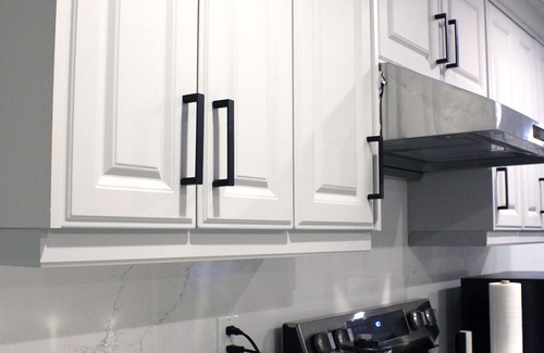 Clarington Apartment | Urban Haven: 2BR/2BA+Office, Kitchen, Dining