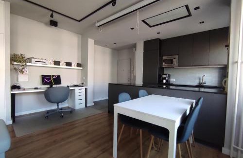 Gesundbrunnen Apartment | Urban Jungle Retreat