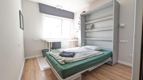Gesundbrunnen Apartment | Urban Jungle Retreat
