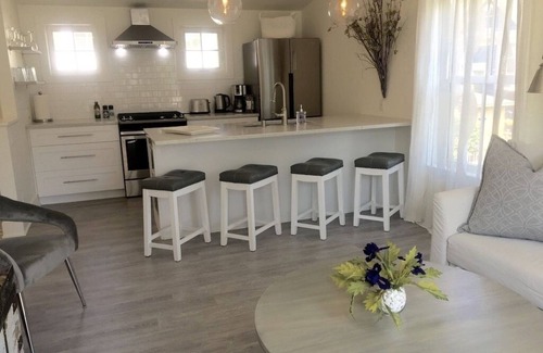 Ecco Apartment | Urban Lifestyle, Lakes District of MPLS! Quiet Family Neighborhood, 1BR, 1BA