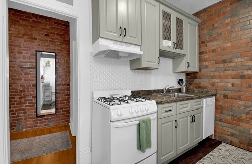 Olde Towne East House | Urban Loft 2-story 1BR Near DT on Historic Street