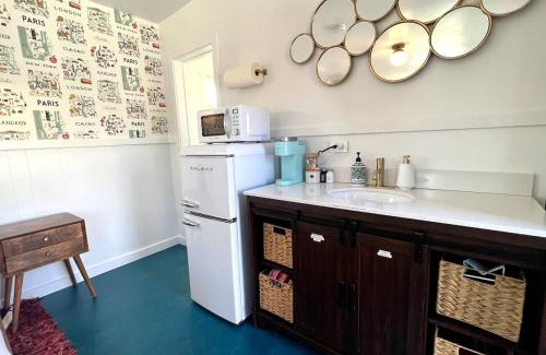 Solvang Apartment | Urban Luxe Retreat l King Bed l Kitchenette