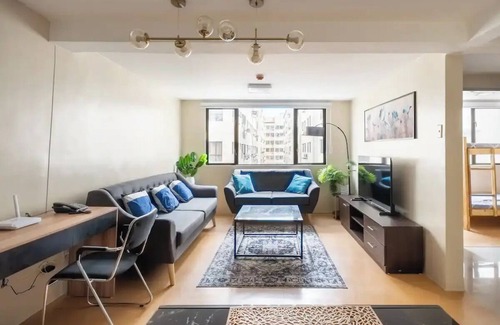 Taytay Condo | Urban Oasis 3BR Condo in Manila King & Queen bed