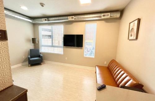 Downtown Des Moines Apartment | Urban Oasis Downtown Condo with Skywalk Access 6