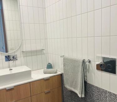 Kensington Apartment | Urban Oasis in Kensington close to Melbourne CBD
