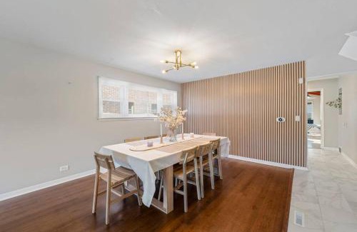 Skokie House | Urban Oasis - Kid Friendly - Quiet Street