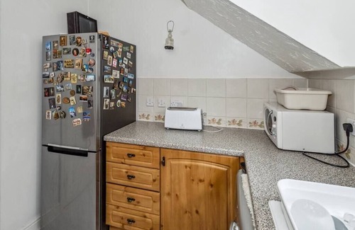 Waltham Abbey House | Urban Oasis - Modern 2B/2B Retreat Near Nature