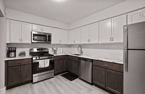 Rochester Apartment | Urban Oasis Sleek, Cozy & Well-Located